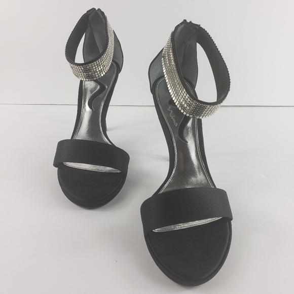 Nina Shoes - NINA BLACK & SILVER HEELS SIZE 8.5